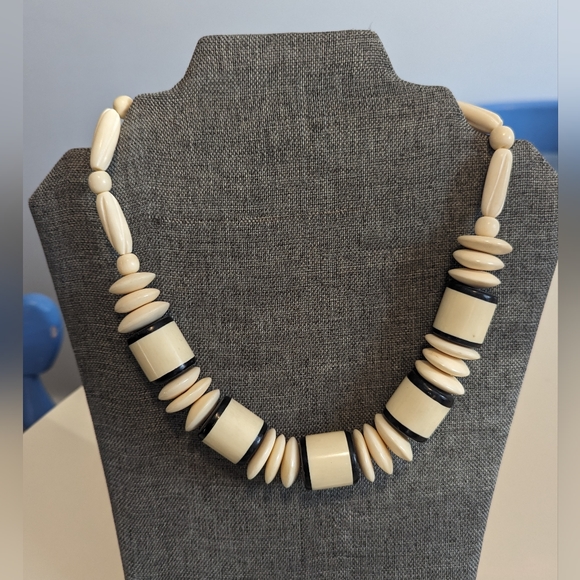 Vintage Monies Avant Garde Chunky Carved Bone Necklace with Interlocking Clasp - Picture 1 of 5